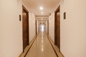 Fabhotel Double Tree