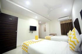 FabHotel Pearl City HiTech City