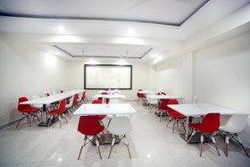 FabHotel Pearl City HiTech City
