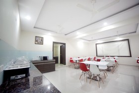 FabHotel Pearl City HiTech City