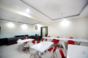 FabHotel Pearl City HiTech City