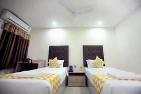FabHotel Pearl City HiTech City
