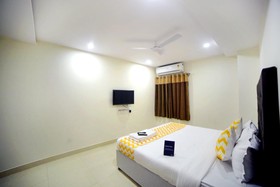 FabHotel Pearl City HiTech City