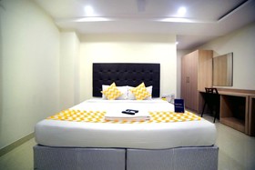 FabHotel Pearl City HiTech City