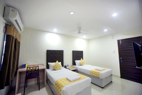 FabHotel Pearl City HiTech City