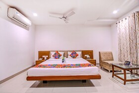 Fabhotel Syberitic Suites