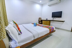 Fabhotel Syberitic Suites