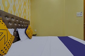 Gayatri Lodge by OYO Rooms