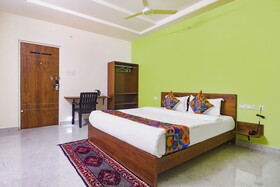 Golden Hitech by Fabhotel