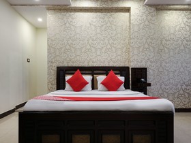 Grand Sandarshini Inn by OYO Rooms