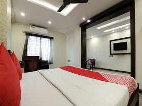 Grand Sandarshini Inn by OYO Rooms