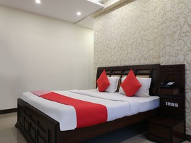 Grand Sandarshini Inn by OYO Rooms