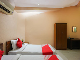 Hallmark Begumpet By OYO Rooms