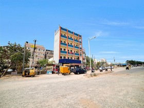 Hitech Suites by OYO Rooms