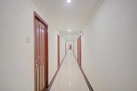 Holiday Inn by Oyo Rooms