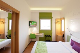 Holiday Inn Express Hyderabad Banjara Hills