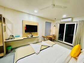 Hotel Lake View Airport Zone