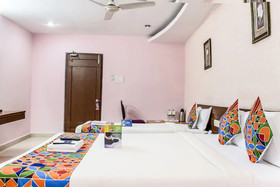 OYO Flagship 77115 Hotel Vaishnavi Palace