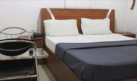 HMC Hotel by OYO