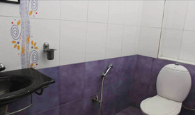 HMC Hotel by OYO