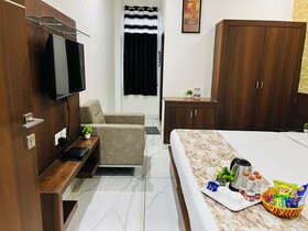 Hotel Plaza by Signature Group