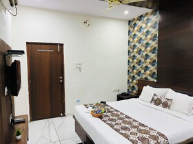 Hotel Plaza by Signature Group