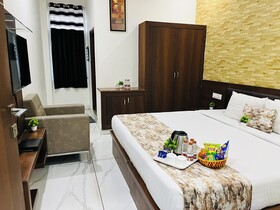 Hotel Plaza by Signature Group