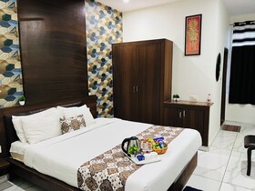 Hotel Plaza by Signature Group