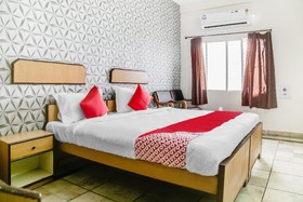 Hotel Sai Vinayak Boarding And Lodging by OYO Rooms
