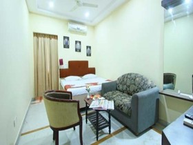 Hotel Savera Residency