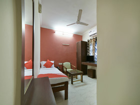 Hotel Sudarshan By OYO Rooms