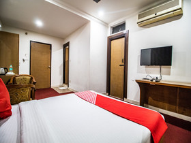 Imax Inn by OYO Rooms