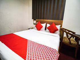 Imax Inn by OYO Rooms