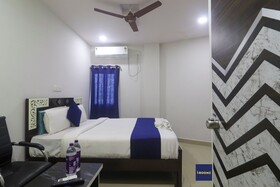 Iroomz Hotel Galaxy Grand