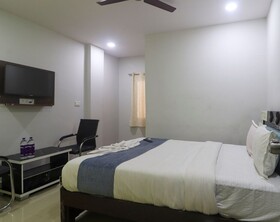 Iroomz Hotel Galaxy Grand