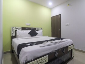 Iroomz Hotel Galaxy Grand
