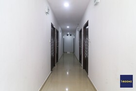 Iroomz Hotel Galaxy Grand
