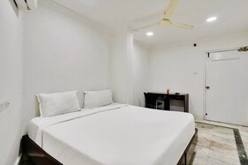 IROOMZ Hotel Hyderabad Towers