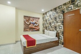 Iroomz Hotel Mouli Grand