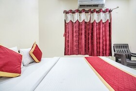 Iroomz Hotel Mouli Grand
