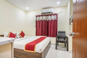 Iroomz Hotel Mouli Grand