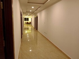 Iroomz Hotel Rainbow Bliss