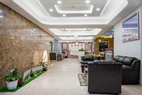 Iroomz Hotel Rainbow Bliss