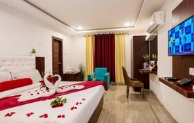 Iroomz Hotel Rainbow Bliss