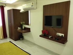 Iroomz Hotel Rainbow Bliss