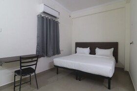 Iroomz Hotel Sbr