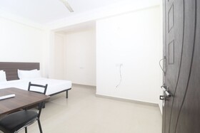 Iroomz Hotel Sbr