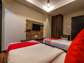 Loya Legend by OYO Rooms