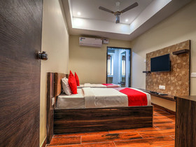 Loya Legend by OYO Rooms