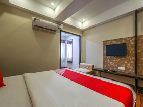 Loya Legend by OYO Rooms